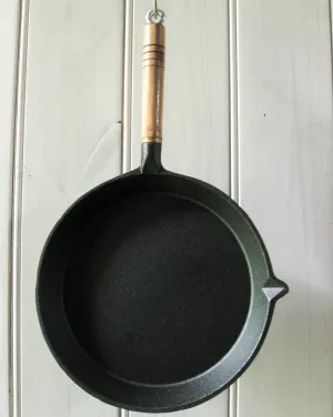 Cast iron frypan with timber handle