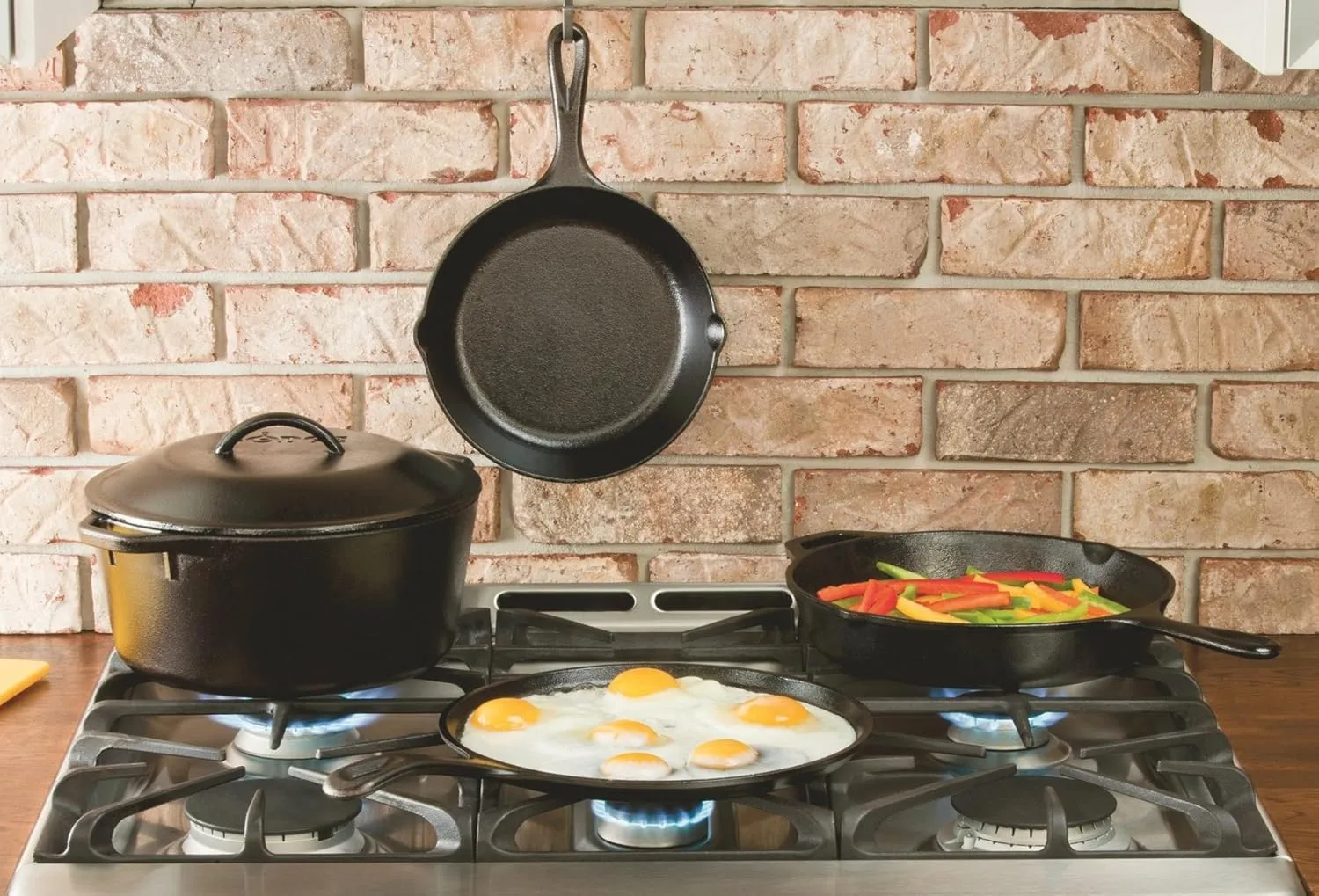 Lodge 3 Quart Pre-Seasoned Cast Iron Deep Skillet - Signature Teardrop Handle & Assist Handle - Use in the Oven, on the Stove or Grill, or Over a Campfire - Use to Sear, Sauté, Bake, Broil, Braise, Fry, or Grill - Black