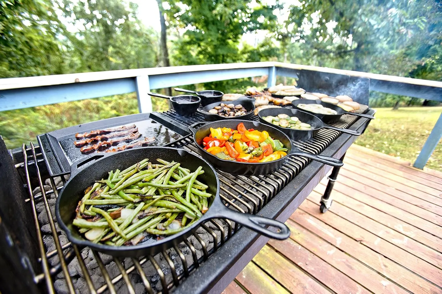 Lodge 3 Quart Pre-Seasoned Cast Iron Deep Skillet - Signature Teardrop Handle & Assist Handle - Use in the Oven, on the Stove or Grill, or Over a Campfire - Use to Sear, Sauté, Bake, Broil, Braise, Fry, or Grill - Black