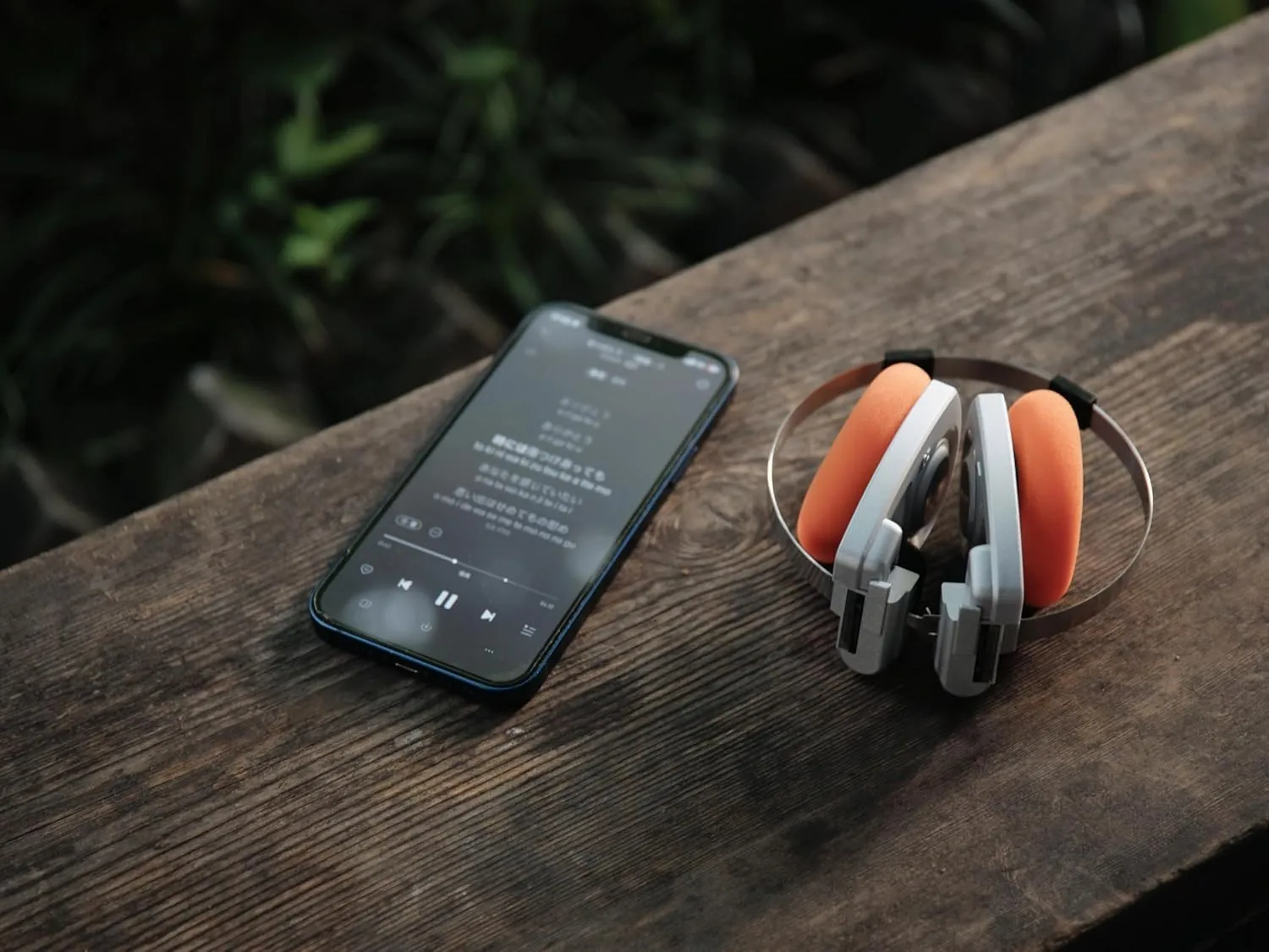 okcsc Classic Retro Headphones, Retro Style, BT Wireless On-Ear Headsets, Ultra Lightweight Retro Headsts/40mm Class Composite Film/80s 90s Design/BT 5.3 & Wired Two Connection Modes, BT/Silver