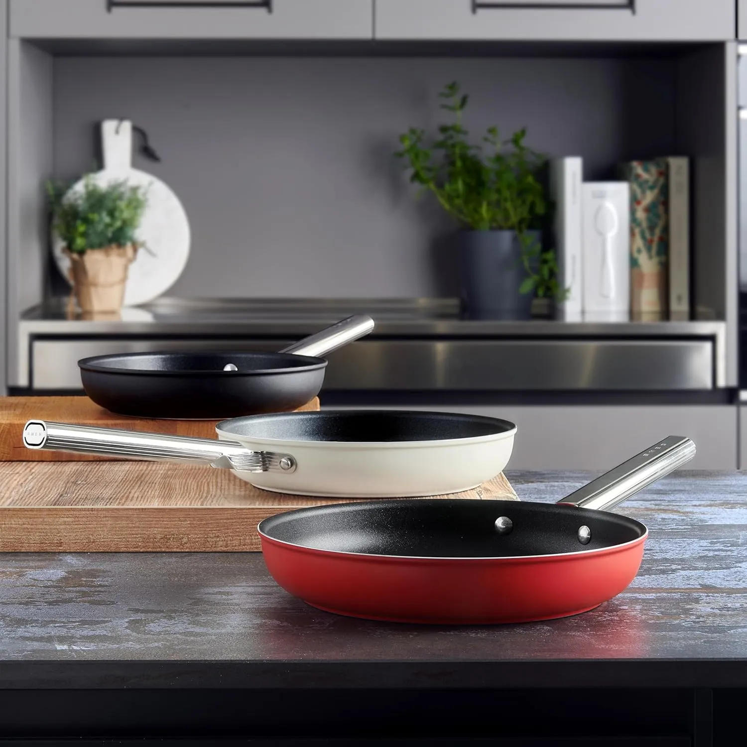 Smeg Cookware 11-Inch Red Frypan