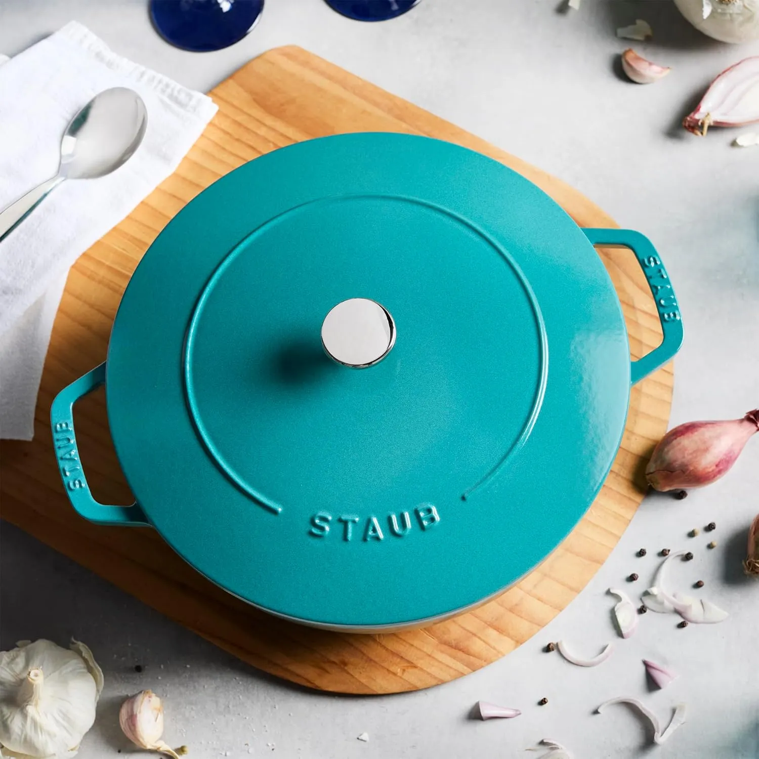Staub Cast Iron Essential French Oven, Dutch Oven, 5-quart, serves 5-6, Made in France - Turquoise