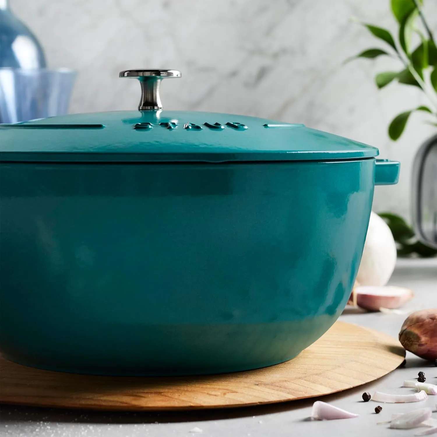 Staub Cast Iron Essential French Oven, Dutch Oven, 5-quart, serves 5-6, Made in France - Turquoise